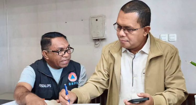 FB_IMG_1786855229041 Gubernur NTT saat tandatangan Surat Keputusan Gubernur NTT tentang status tanggap darurat bencana gempa bumi.
