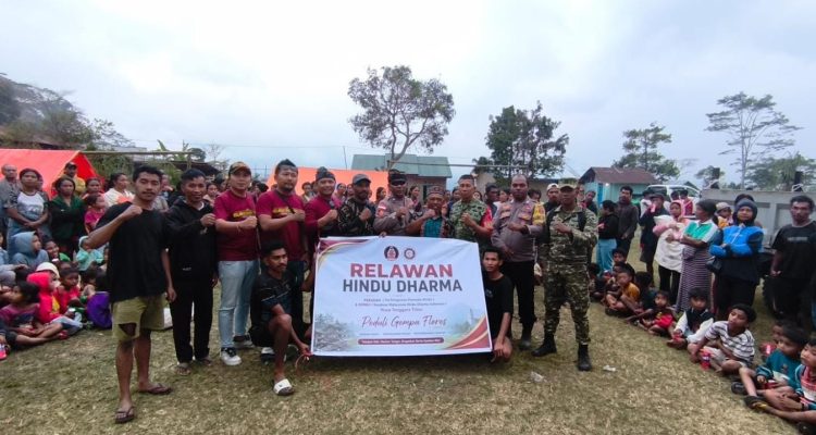 Relawan Hindu Dharma Bersama Masyarakat Terdampak Gempa Bumi.