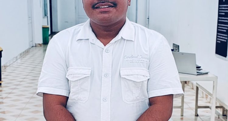 Iron Moda, Aktivis PMKRI Kupang.
